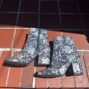 Merona Women’s Boots Size 8 (gently used)